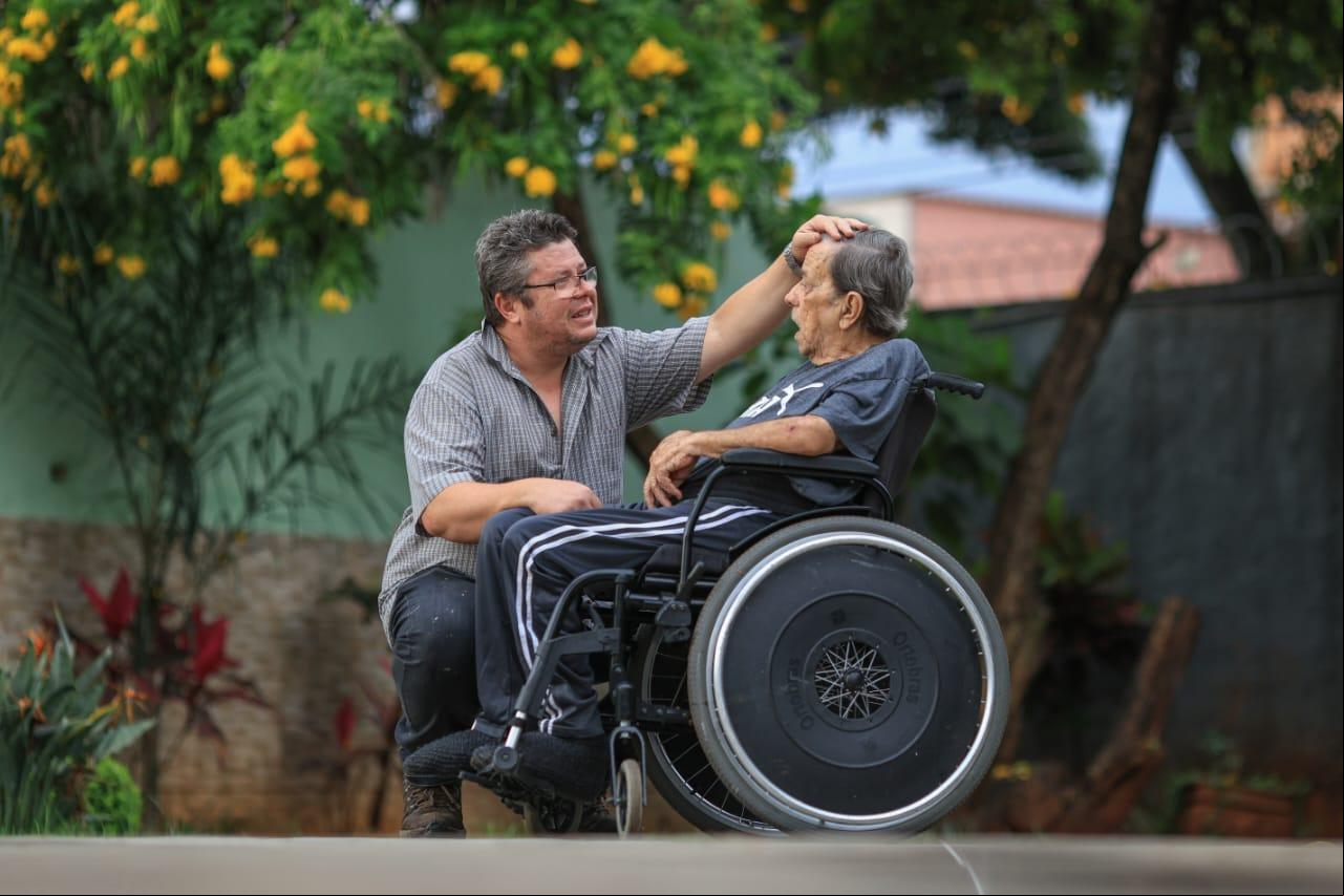 O dentista Leonardo Tiengo revela que tinha um preconceito muito grande para deixar o pai em uma casa sênior. 